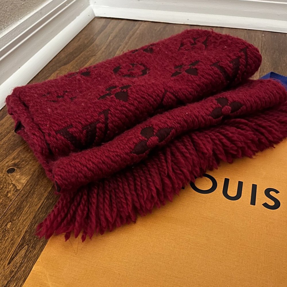Authentic LOUIS VUITTON Logomania Scarf